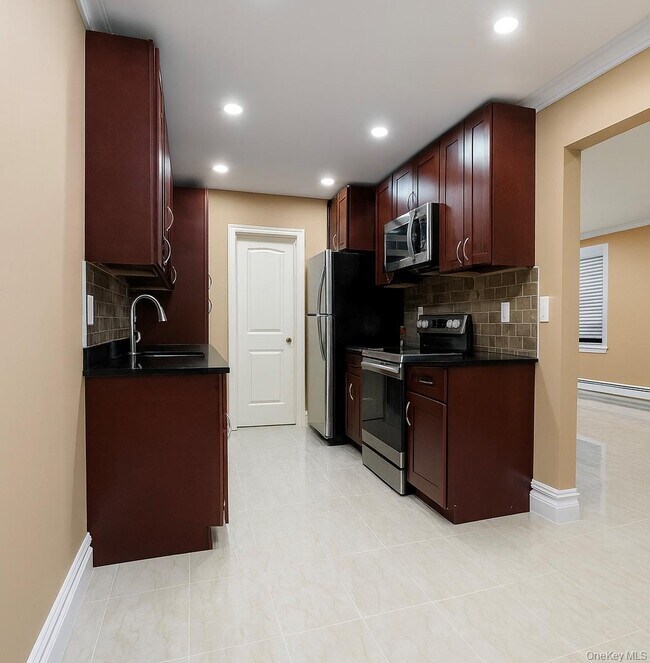 Building Photo - 520 Sierra Vista Ln