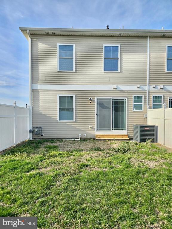 Building Photo - 23613 Linkside Dr