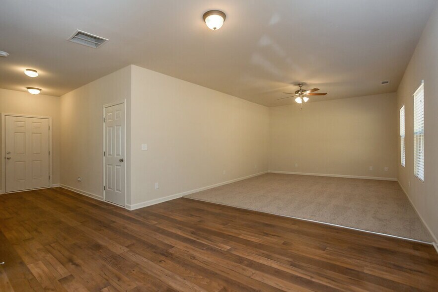 Building Photo - 3103 Avondale Dr SE