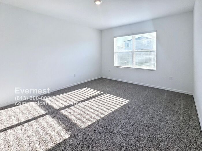 Building Photo - 10574 Farm Hl Ave