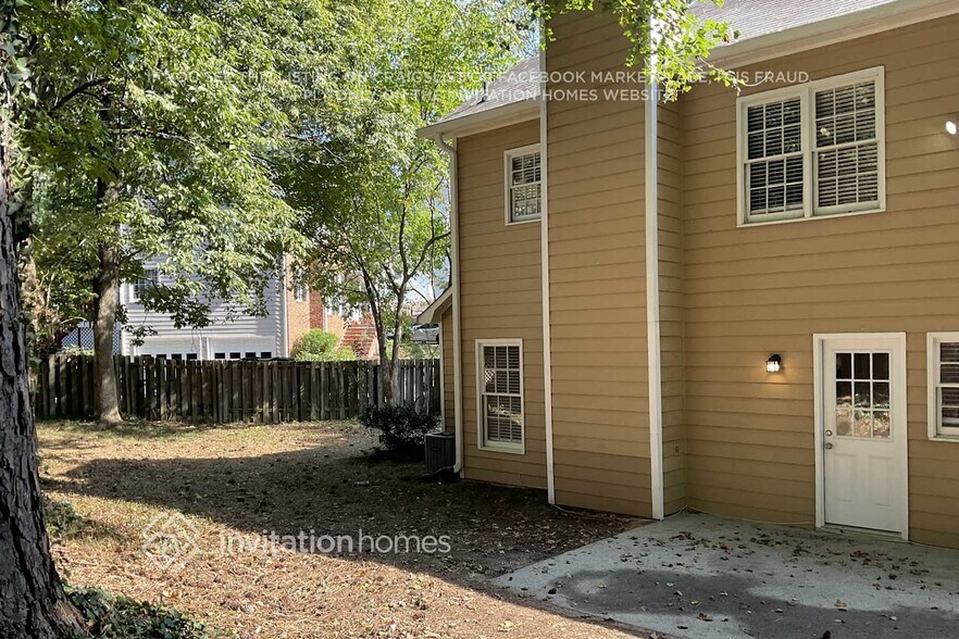 Building Photo - 2114 Shillings Chase Dr
