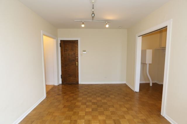 Building Photo - 744 W Belmont Ave