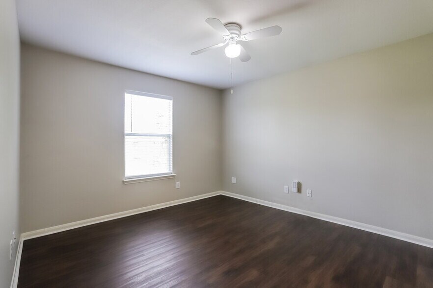 Building Photo - 4010 Cozy Trail Ct