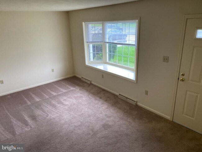 Building Photo - 2724 Meadow Dr