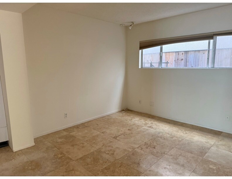 Building Photo - 30 28th Ave