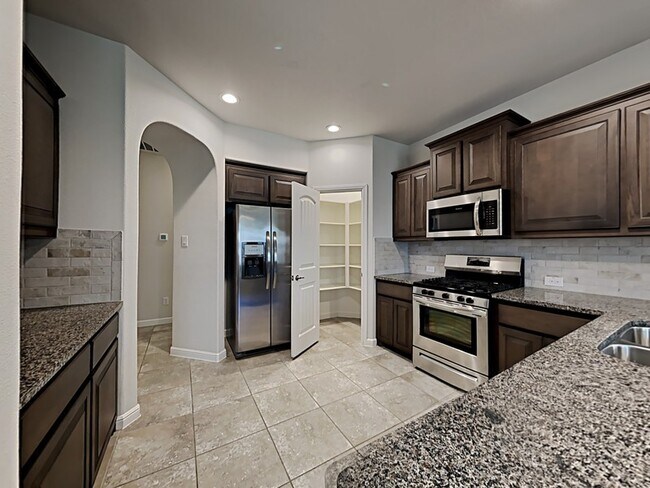 Building Photo - 9113 Golden Hollow Ln