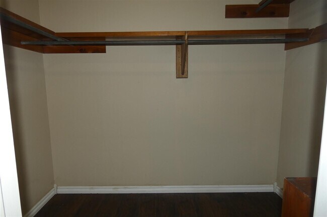 Building Photo - 2408 NW Redwood Ln