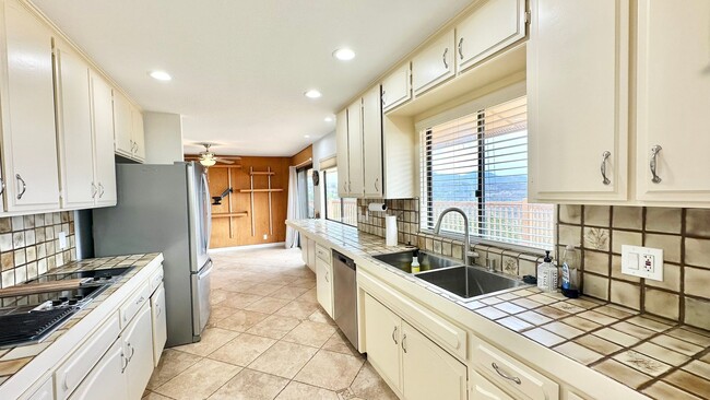 Building Photo - Beautiful Scenic Country Property with Vie...