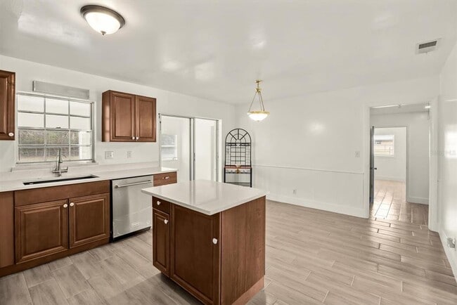 Building Photo - 31300 US-441