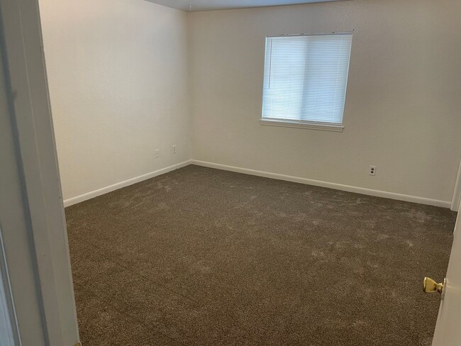 Building Photo - 716 30th Ave Ct