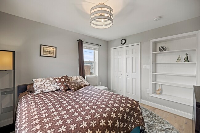 Building Photo - 5519 5th St NE