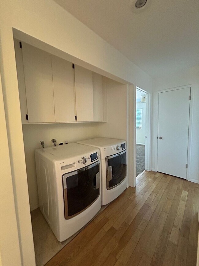 Building Photo - 570 Peach St