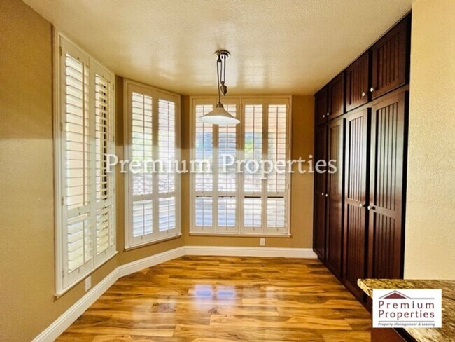 Building Photo - Beautiful 2BD/2BA Condo Unit in the Gated Community of Lakemont at Canyon Lakes- San Ramon