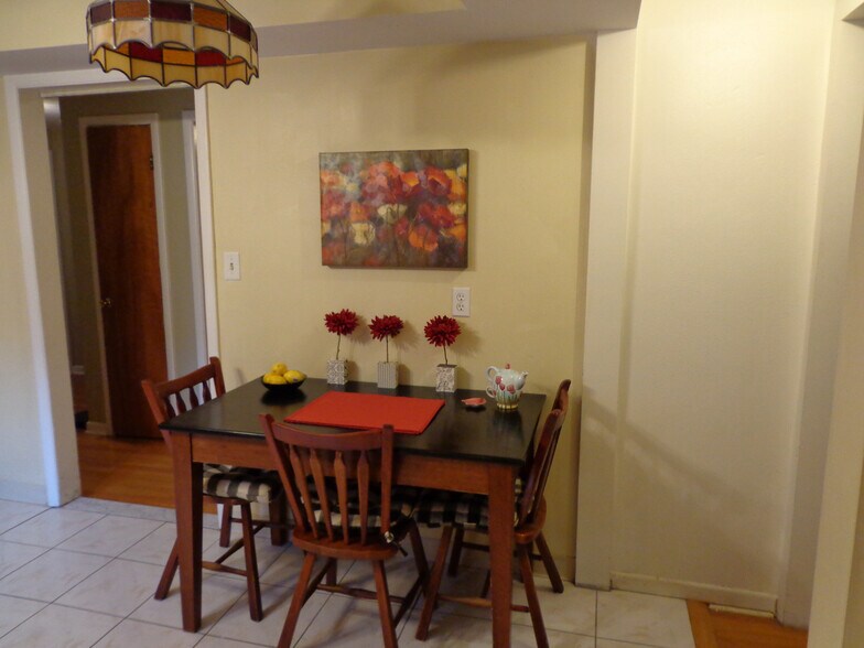 Building Photo - 301 Roosevelt Ave