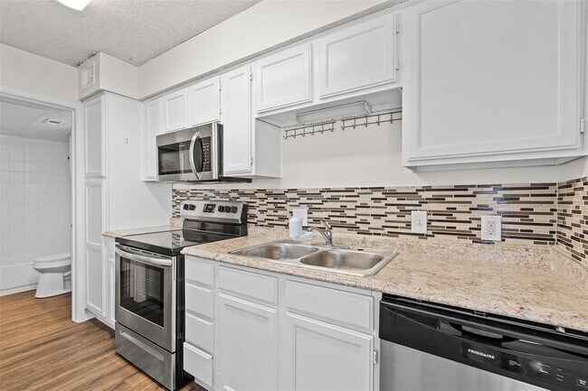 Building Photo - 3115 Helms St