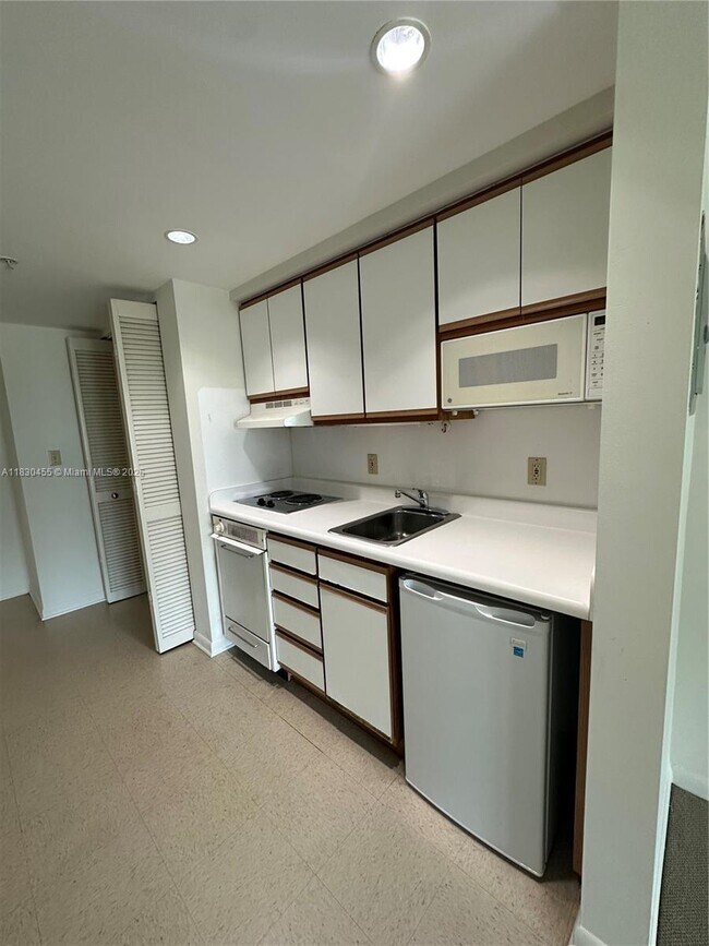Building Photo - 5779 SW 72nd Ave