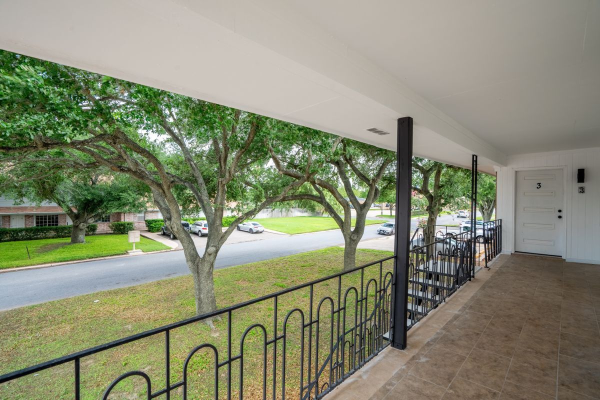 Building Photo - 1107 Shasta Ave W