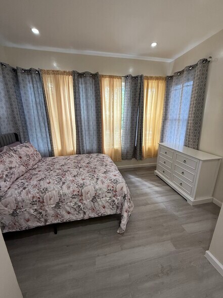 Bedroom #1 - Full Bed - 72 Seymour Ave