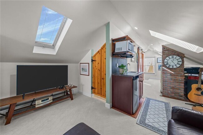 Building Photo - 25 Peckham Ave