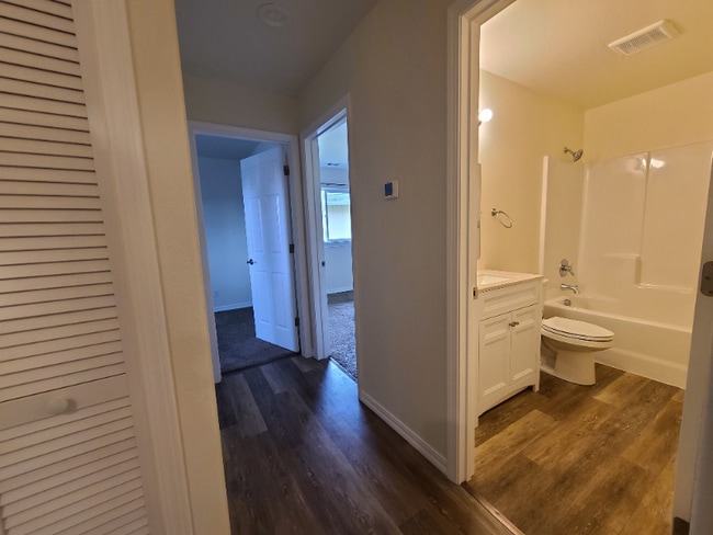 Building Photo - 310 SE L St