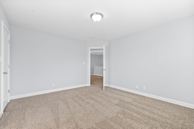 Building Photo - Pet Friendly Three Bedroom!