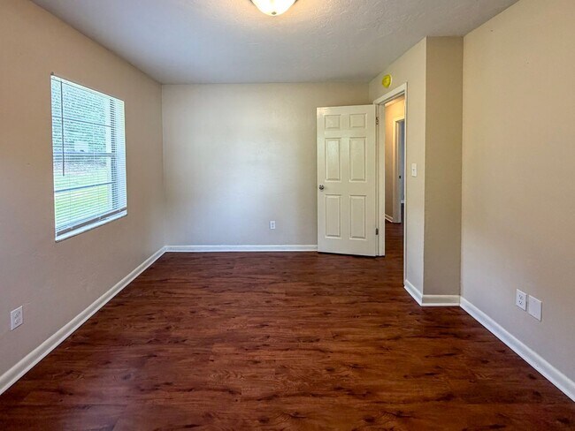 Building Photo - Move-in Ready Recently Updated 4BR/2BA House in Alachua! *Approved Application*