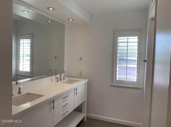 Building Photo - 924 Thistlegate Rd