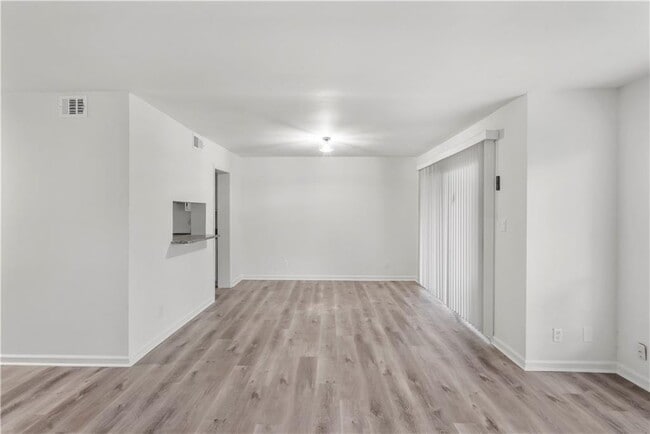 Building Photo - 4705 Mariners Dr