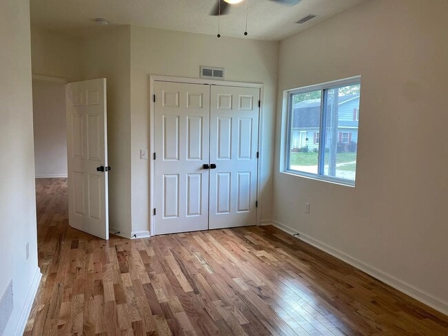 Building Photo - 610