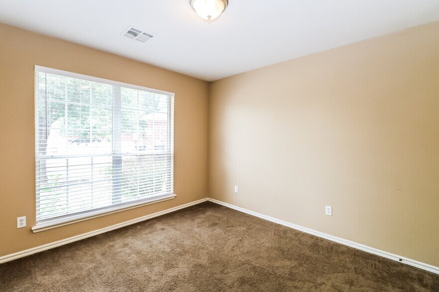 Building Photo - 2200 SW 141st Pl