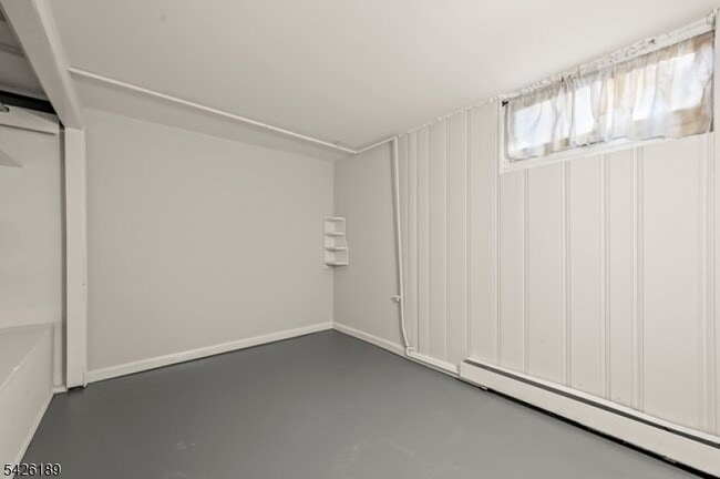 Building Photo - 47 River Rd