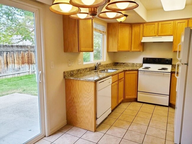 Building Photo - 2 Bd 1.5 Bath Duplex in Milcreek