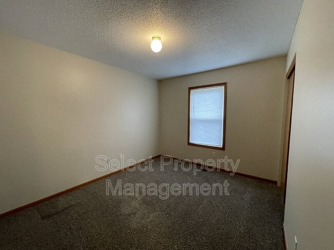 Building Photo - 9608 Yuma Dr