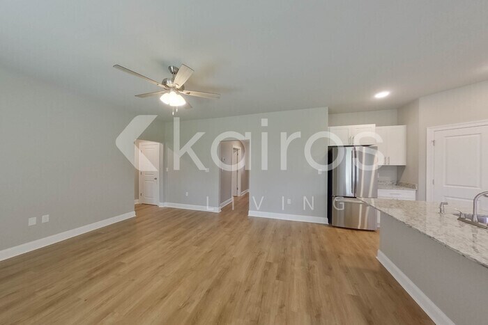 Building Photo - 13778 Pinyon Dr