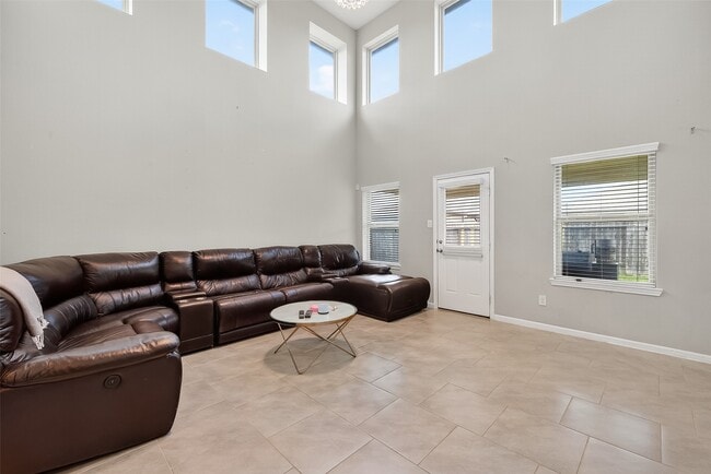 Building Photo - 8007 Carillon Way