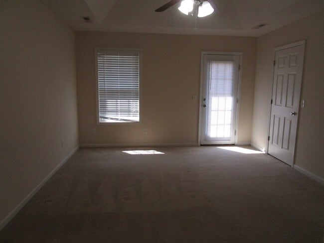 Building Photo - 20 Brushwood Ct