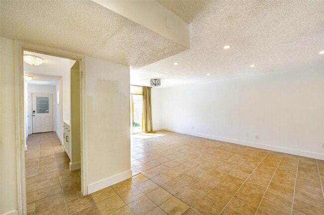 Building Photo - 9031 Sharpcrest St