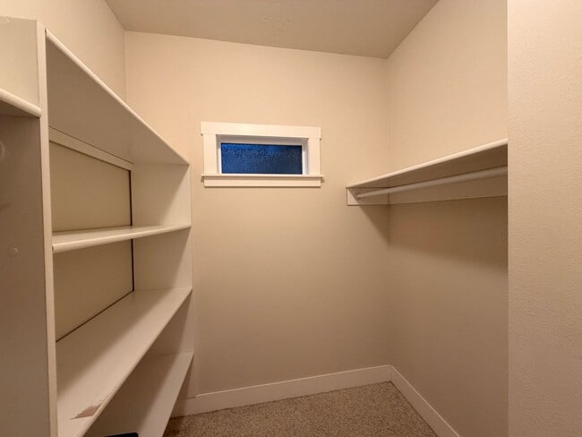 Building Photo - Dual Primary Suite's. 2 Bedroom / 2.5 Bathroom Single Level Home in NE Bend - PENDING APPLICATION