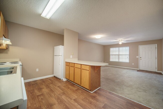 Building Photo - Private Villa Neighborhood****** Rent $1,075/month*********Affordable Living