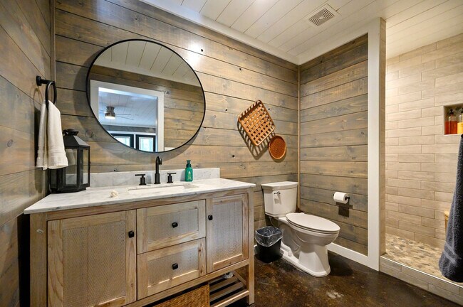 Building Photo - 47 White Pne Rd