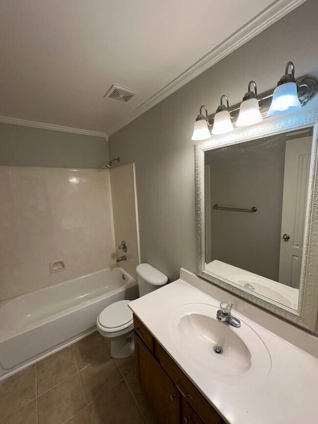 Building Photo - Lovely Cordova home. Fresh Paint and New Carpet! Fenced backyard and eat in kitchen. Pets are wel...
