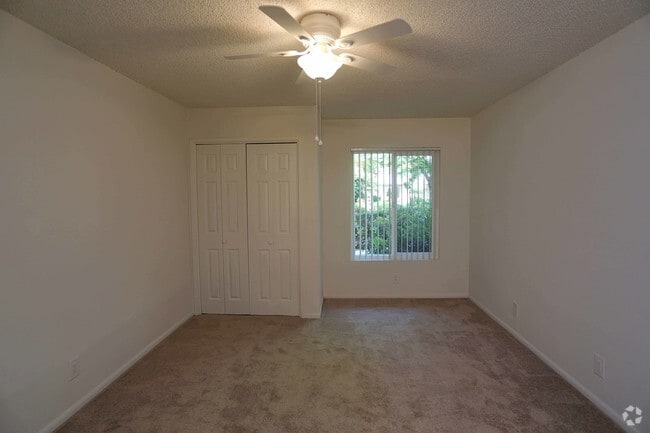 Interior Photo - The Lamplighter