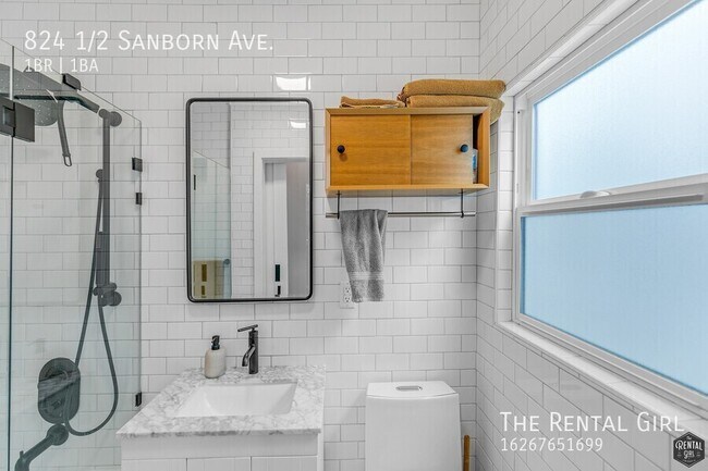 Building Photo - 824 1/2 Sanborn Ave.-