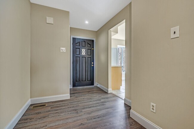 Building Photo - 216 Keats Ct