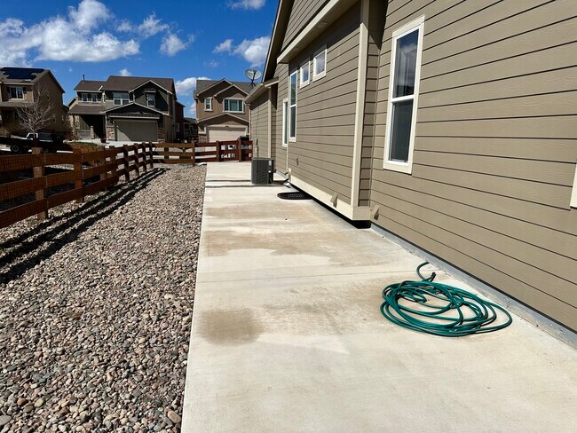 Building Photo - 17451 Leisure Lake Dr