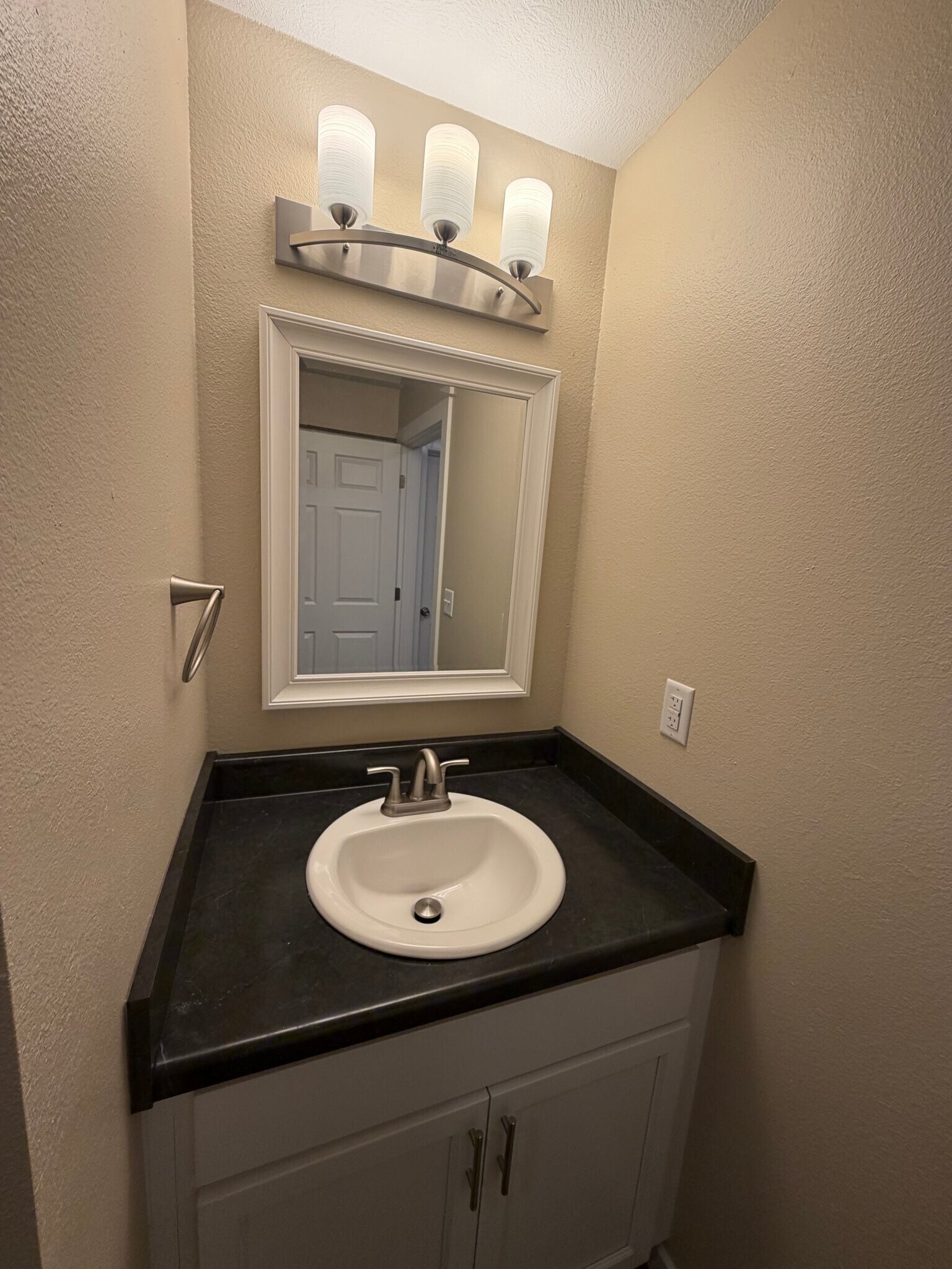 Building Photo - 1365 S Scenic Ave