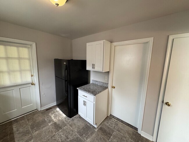 Building Photo - 2116 Finchley Dr