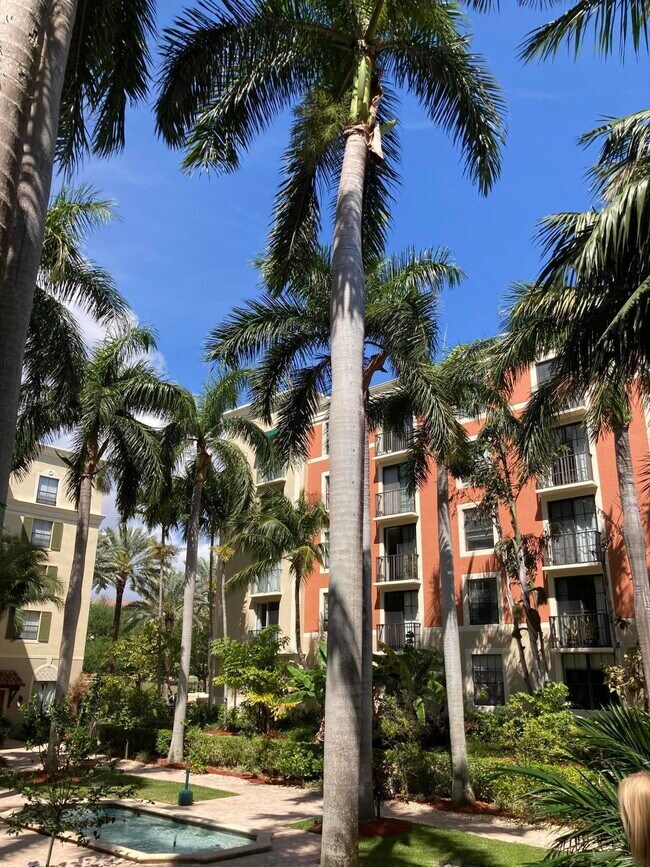 Building Photo - 630 S Sapodilla Ave