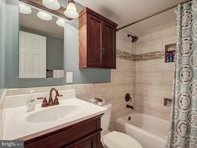 Building Photo - 1471C N Van Dorn St