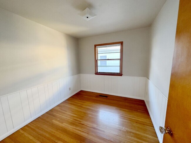 Building Photo - Rare 3 bedroom plus office home for rent!